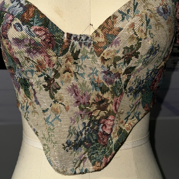 🌿🌿Ladies Floral Top🌿🌿 - Picture 3 of 7